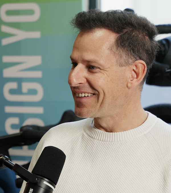 Toni Wolligger beim Aufnehmen eines Podcasts